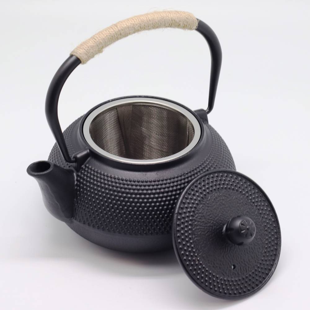 Black Cast Iron Tea Pot With Tea Strainer 800ml